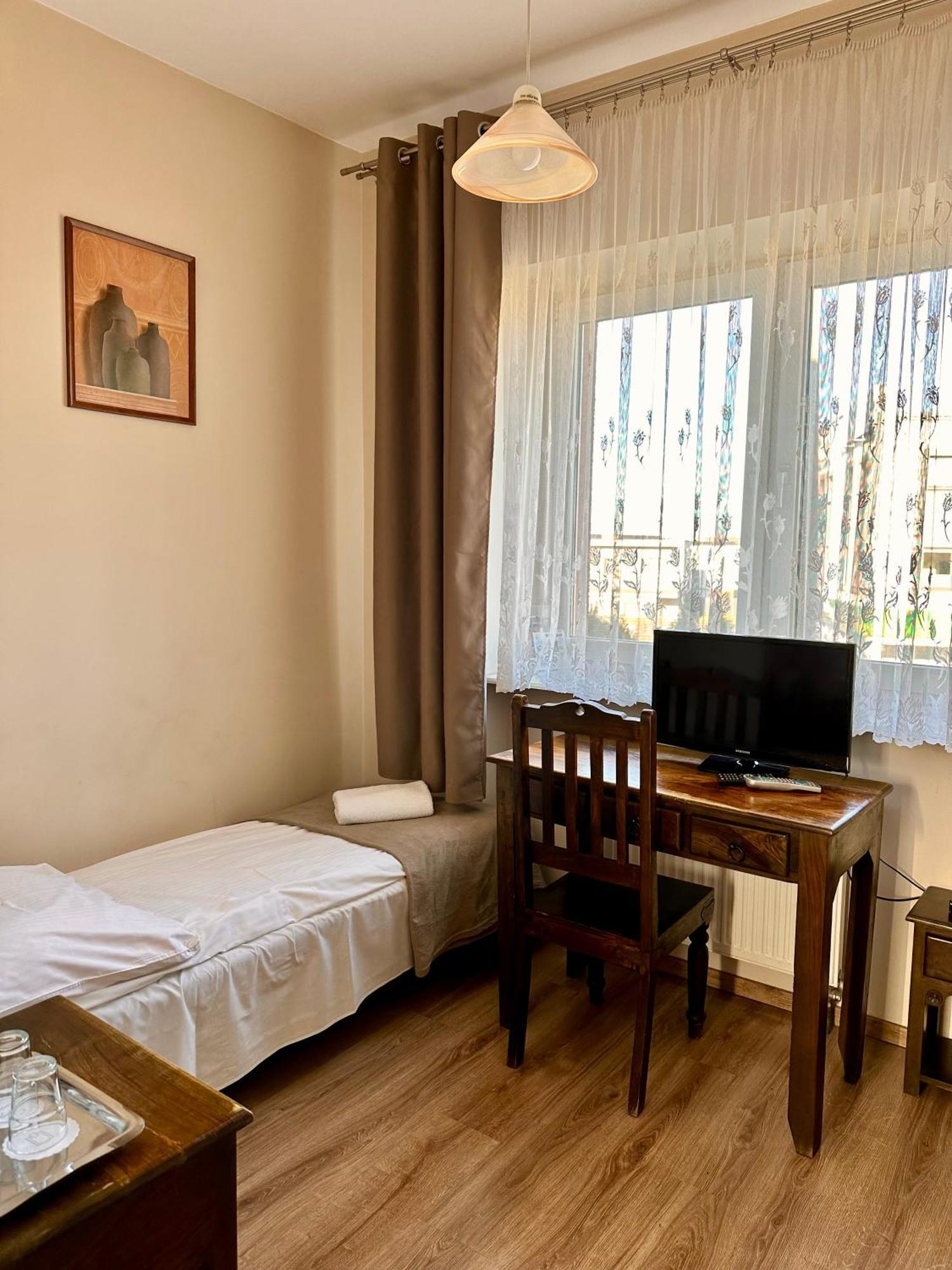 Hotelik Korona راشين المظهر الخارجي الصورة
